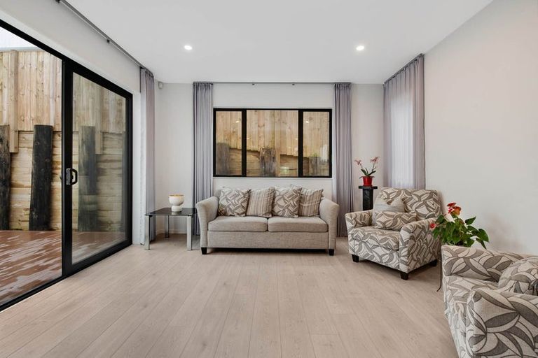 Photo of property in 57d Hogans Road, Glenfield, Auckland, 0629