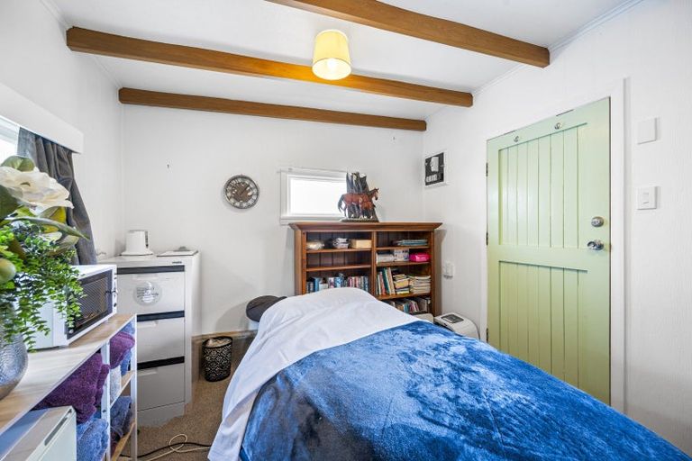 Photo of property in 1 Lovat Street, Havelock North, 4130