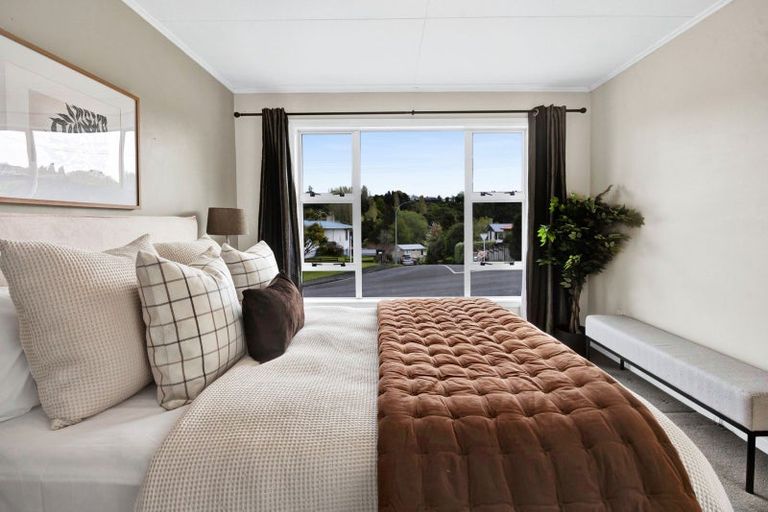 Photo of property in 117 Awanui Street, Merrilands, New Plymouth, 4312