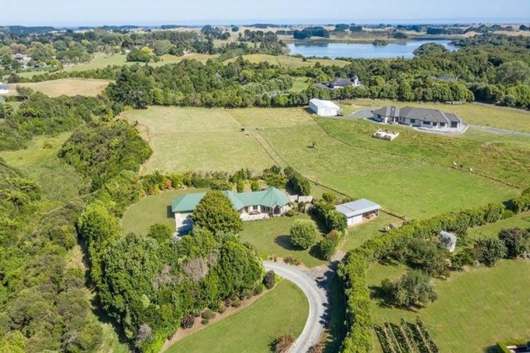 Photo of property in 28 Waipuna Grove, Levin, 5571