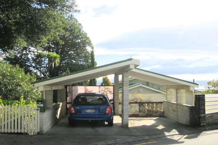 Photo of property in 4 Milton Terrace, Hospital Hill, Napier, 4110