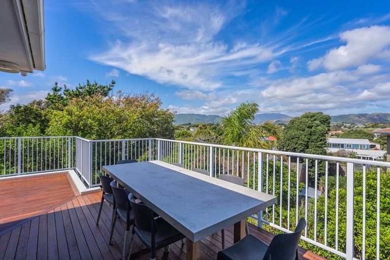 Photo of property in 8 Ara Kuaka, Waikanae Beach, Waikanae, 5036