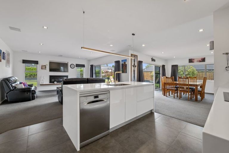 Photo of property in 22 Mercade Close, Stratford, 4332