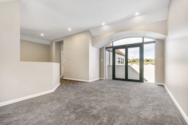 Photo of property in 2 Roseville Road, Gulf Harbour, Whangaparaoa, 0930