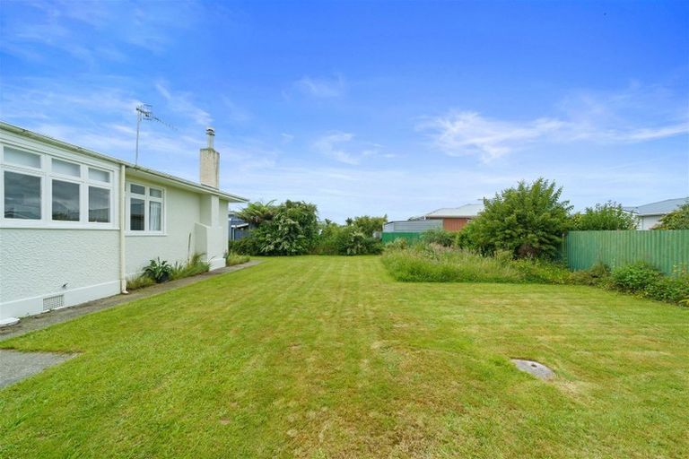 Photo of property in 22 Queenwood Road, Levin, 5510