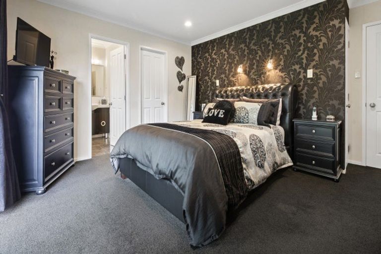 Photo of property in 24 Glencairn Place, Buckland, Pukekohe, 2677