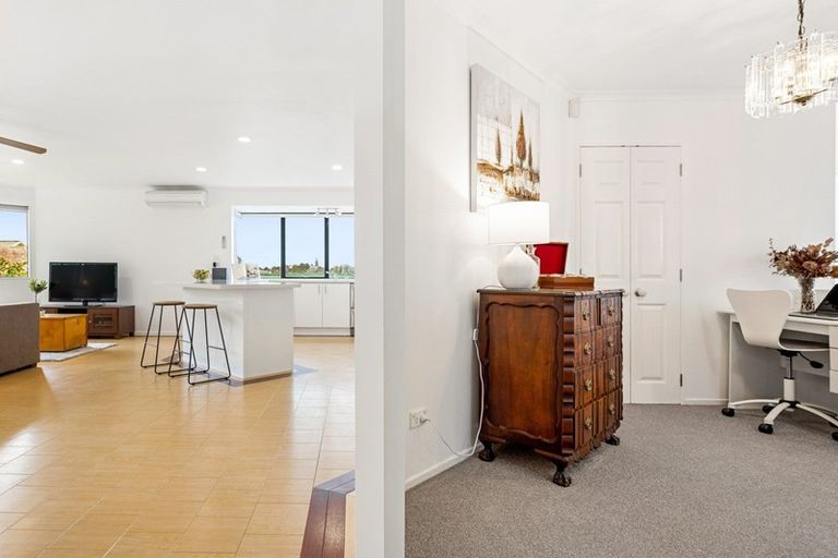 Photo of property in 10 Devana Court, Torbay, Auckland, 0630