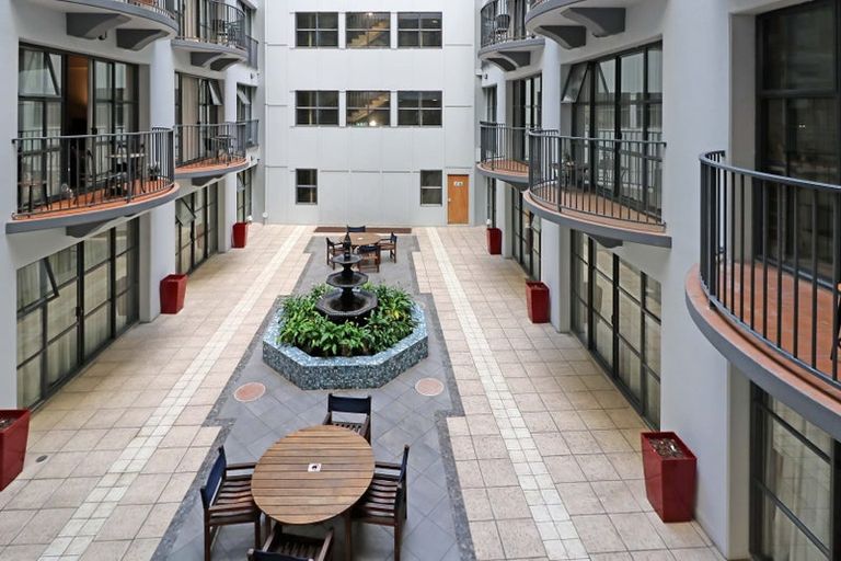 Photo of property in Atrium Towers, 2e/154 The Terrace, Wellington Central, Wellington, 6011