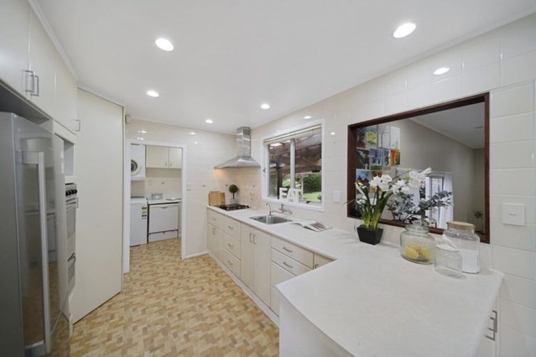 Photo of property in 16 Judkins Crescent, Cockle Bay, Auckland, 2014