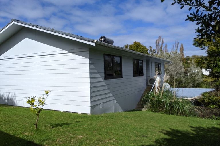 Photo of property in 1/6 Makora Road, Massey, Auckland, 0614