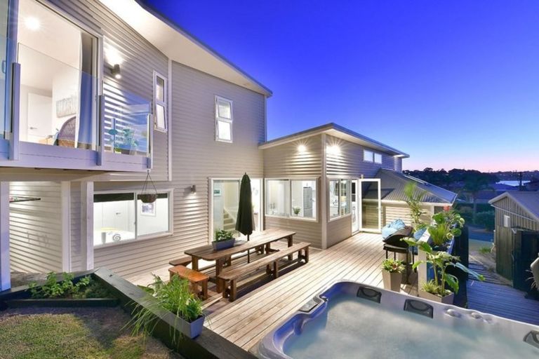 Photo of property in 69 De Luen Avenue, Tindalls Beach, Whangaparaoa, 0930