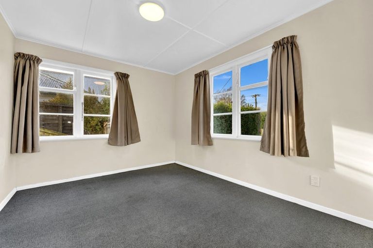 Photo of property in 42 Pitcairn Crescent, Bryndwr, Christchurch, 8053