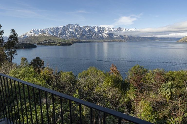 Photo of property in 6 Matau Place, Fernhill, Queenstown, 9300