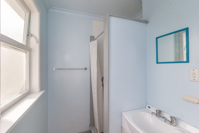 Photo of property in 17 Karaka Crescent, Levin, 5510