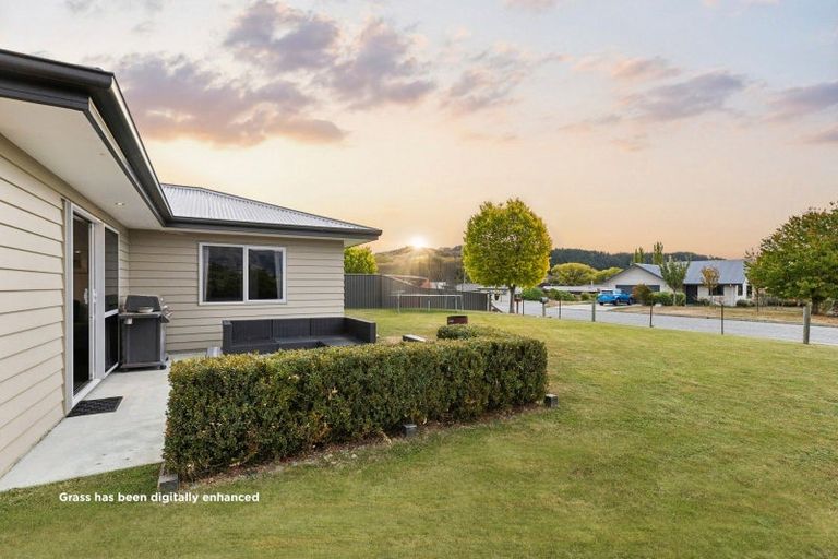 Photo of property in 2 Criffel Place, Luggate, Wanaka, 9383