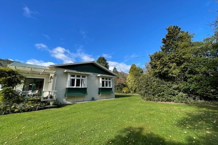 Photo of property in 213 Matakitaki Road, Six Mile, Murchison, 7077