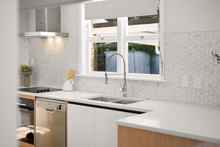 Photo of property in 1 Keitha Place, Glenview, Hamilton, 3206