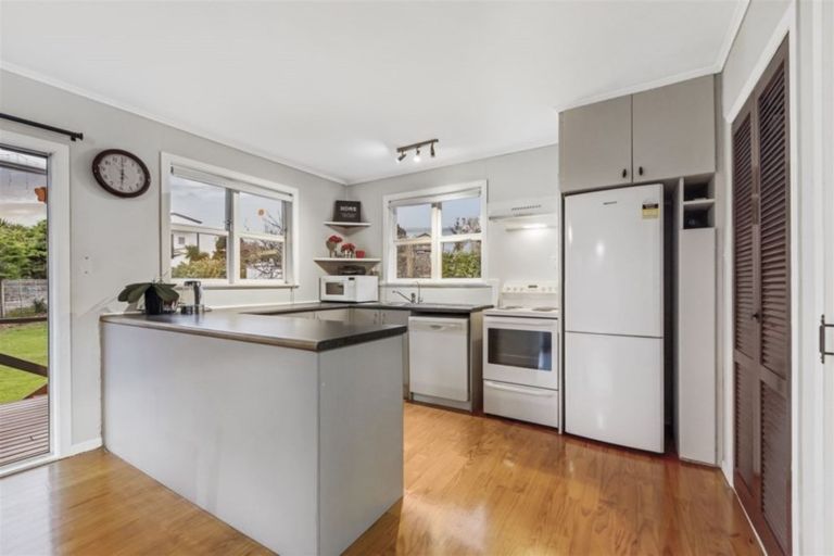 Photo of property in 2/300 Rangatira Road, Beach Haven, Auckland, 0626