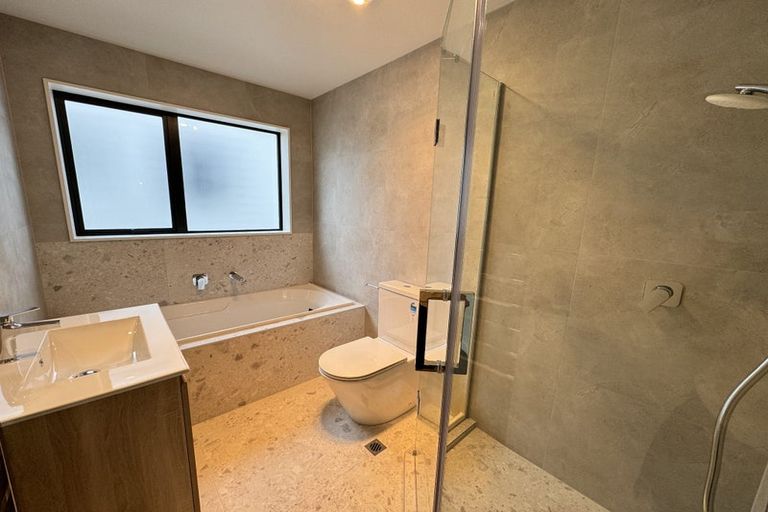 Photo of property in 1d Westall Road, New Lynn, Auckland, 0600