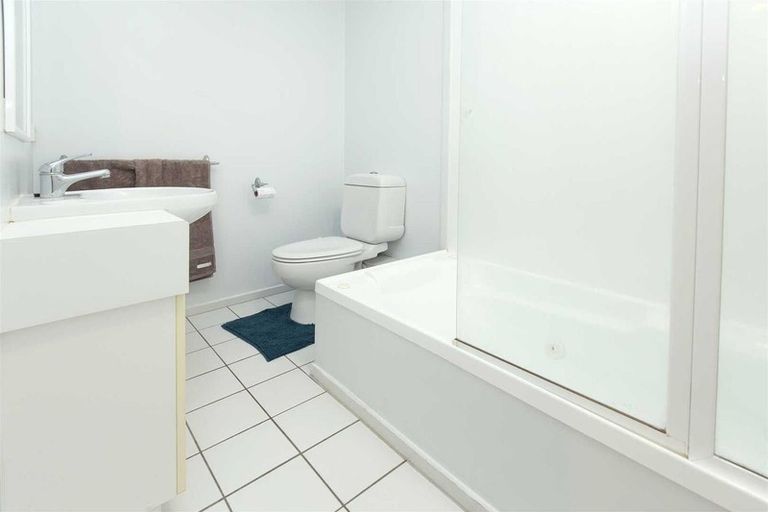 Photo of property in 16/30 John Jennings Drive, Oteha, Auckland, 0632