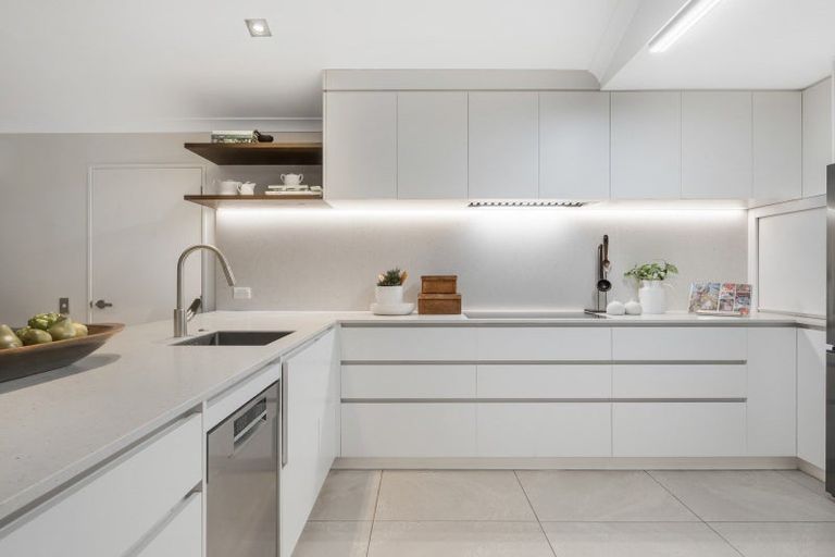 Photo of property in 53 Manor Park, Sunnyhills, Auckland, 2010