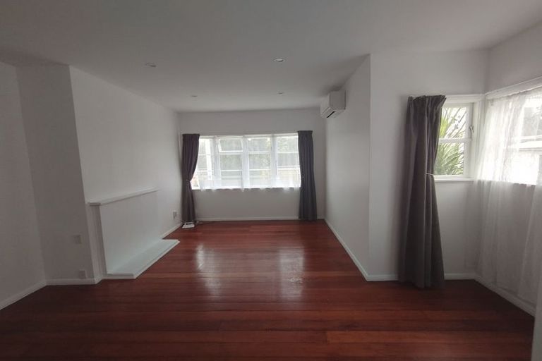 Photo of property in 114 Cambridge Terrace, Fairfield, Lower Hutt, 5011