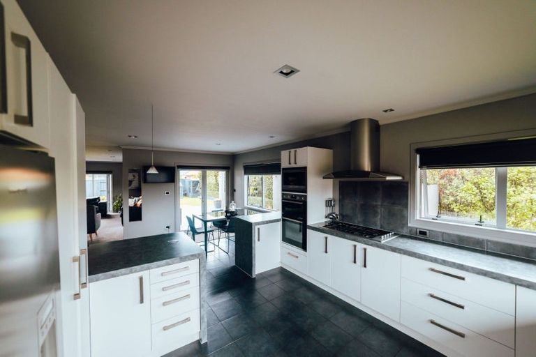 Photo of property in 12 Liberty Grove, Kelvin Grove, Palmerston North, 4414