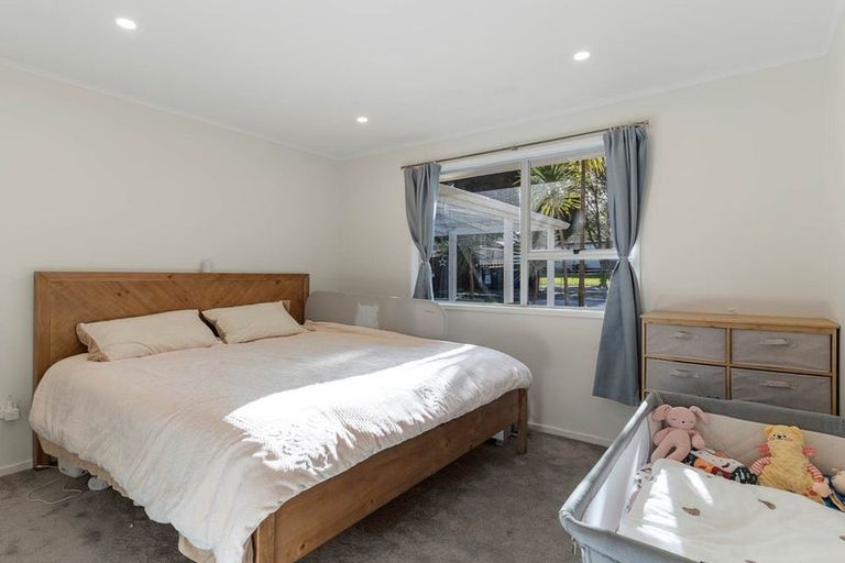 Photo of property in 38 Sunline Avenue, Massey, Auckland, 0614