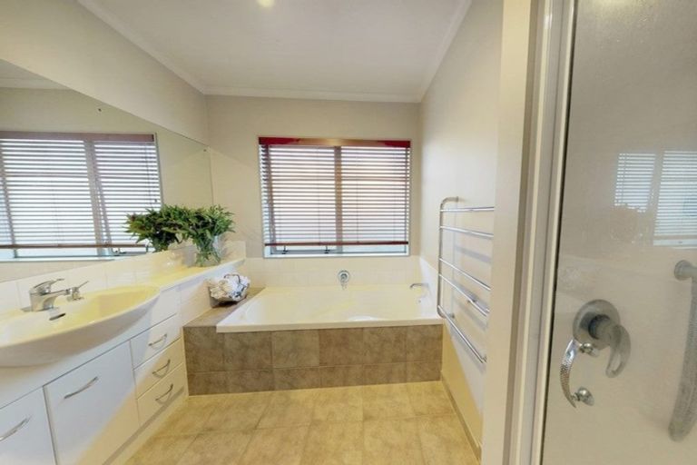 Photo of property in 10 Parkhaven Drive, Rosehill, Papakura, 2113