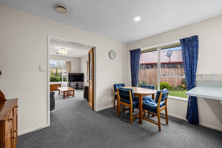Photo of property in 2/9 Showgate Avenue, Sockburn, Christchurch, 8042