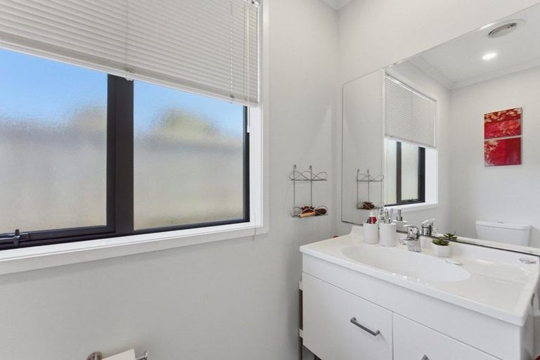 Photo of property in 7a Pipitea Place, Whalers Gate, New Plymouth, 4310