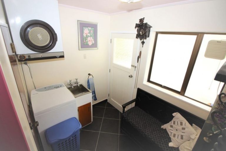 Photo of property in 16 Smith Street, Dannevirke, 4930