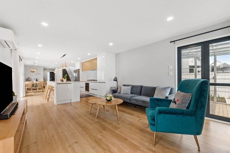 Photo of property in 16 Kearns Drive, Hobsonville, Auckland, 0616