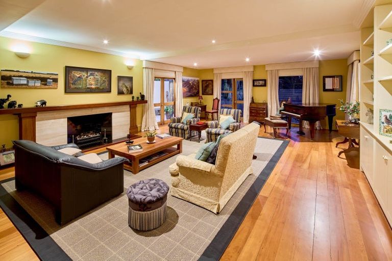 Photo of property in 76 The Crescent, Roseneath, Wellington, 6011