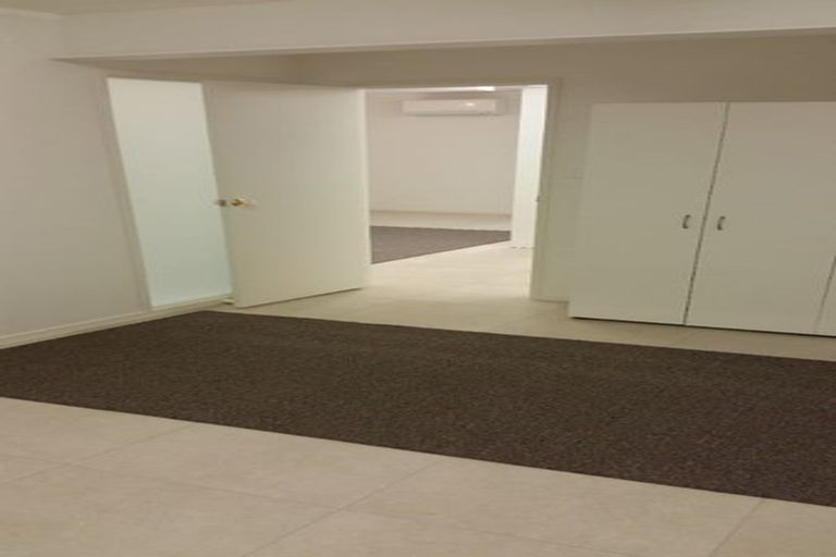 Photo of property in 23 Elsted Place, Goodwood Heights, Auckland, 2105