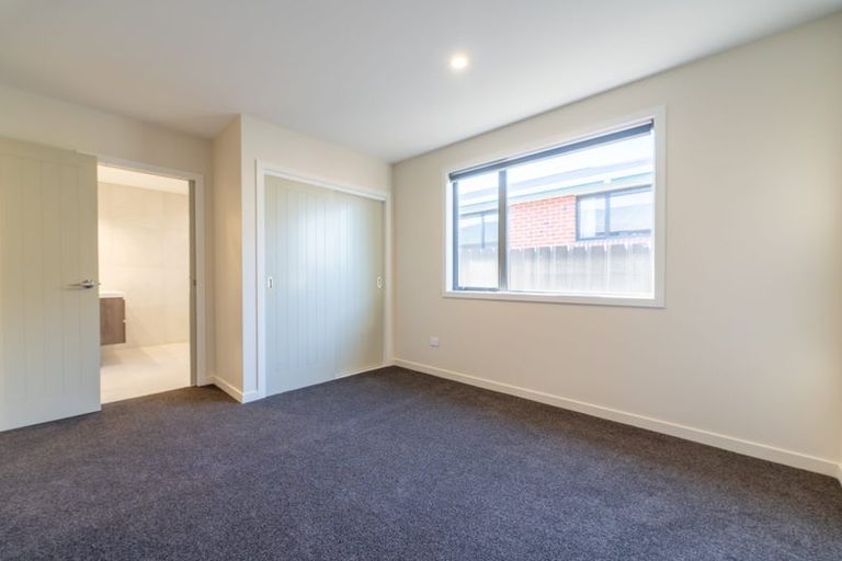 Photo of property in 20c Beach Road, Castor Bay, Auckland, 0620