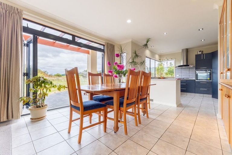 Photo of property in 114 Rutherford Drive, Waikanae Beach, Waikanae, 5036