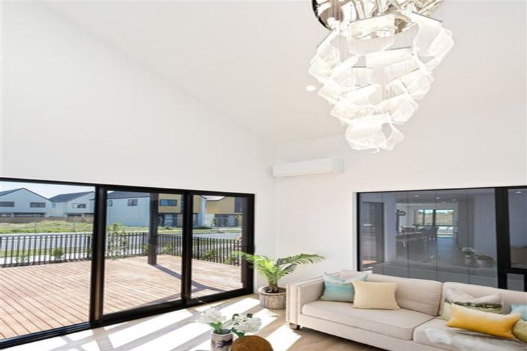 Photo of property in 67 Maungakaraka Road, Karaka, 2580