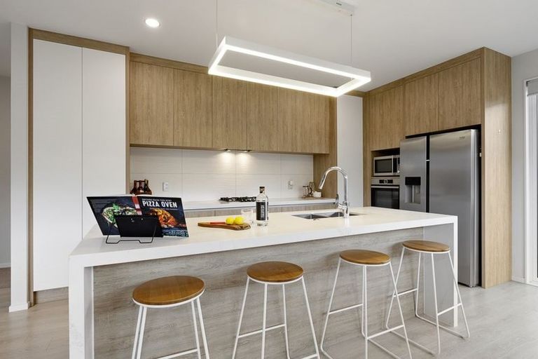 Photo of property in 13 Barrique Road, Kumeu, 0810