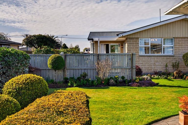 Photo of property in 73 Crofton Road, Harewood, Christchurch, 8051