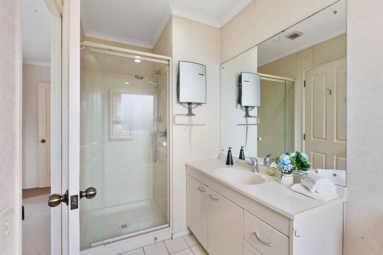 Photo of property in 11 Arirang Rise, Pinehill, Auckland, 0632