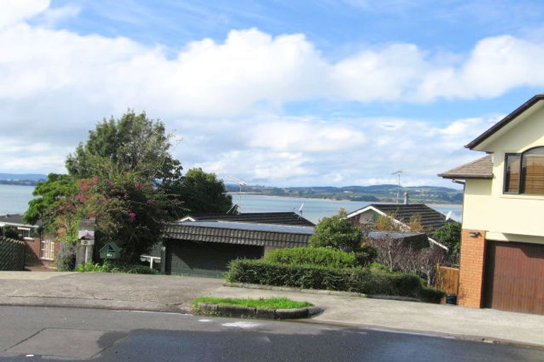 Photo of property in 2/26 Callender Place, Shelly Park, Auckland, 2014