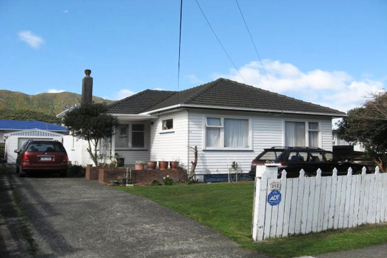 Photo of property in 212 Wellington Road, Wainuiomata, Lower Hutt, 5014