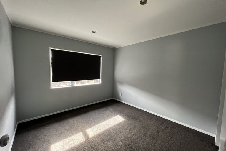 Photo of property in 5 Universal Drive, Henderson, Auckland, 0610