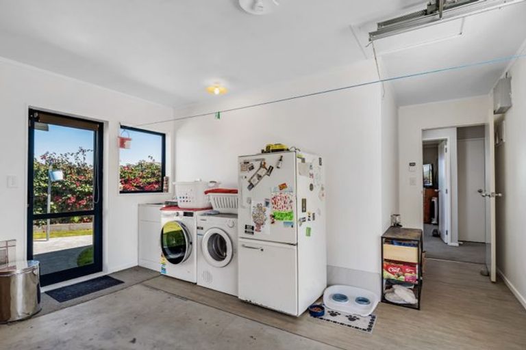 Photo of property in 32 Somerset Crescent, Highbury, Palmerston North, 4412