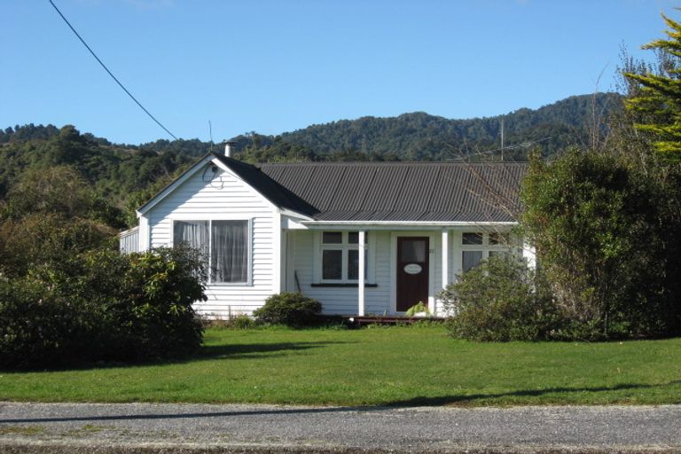Photo of property in 22 Gibson Street, Ross, 7812