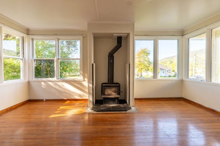 Photo of property in 22 Masters Street, Greymouth, 7805