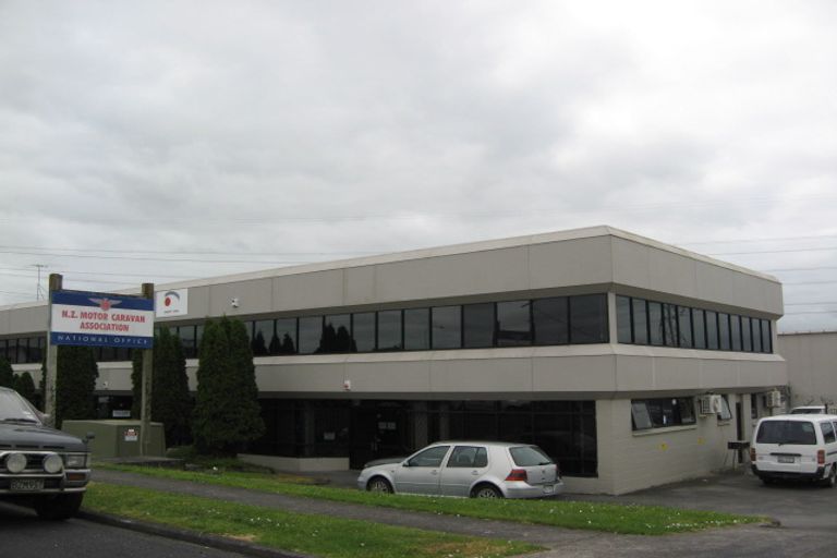 Photo of property in 2/14 Graham Road, Conifer Grove, Takanini, 2112