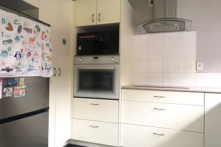 Photo of property in 33 Ginders Drive, Massey, Auckland, 0614