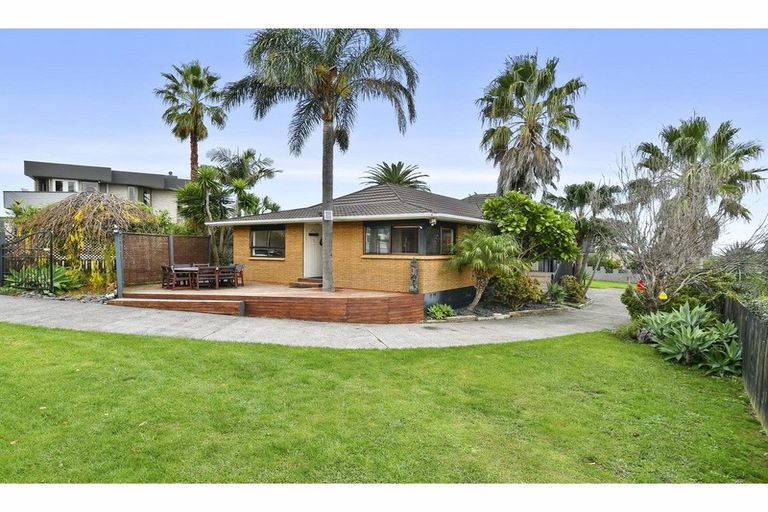 Photo of property in 10 Sophora Place, Totara Heights, Auckland, 2105